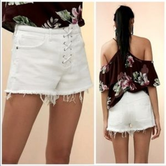 NWT Express Lace Up Denim Shorts- White- Size 4 - Picture 4 of 4